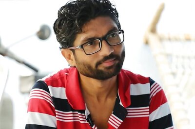 Arundhati Roy Contributes Rs 3 Lakh to Dalit Leader Jignesh Mevani's Campaign