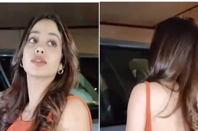 Janhvi Kapoor Brings Sexy Back with Low Cut Dress at Manish Malhotra's Birthday Bash