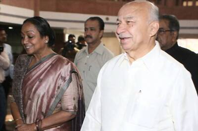Election Tracker LIVE: It's Time We Raise Issue of Hindu Terrorism, Says Sushilkumar Shinde