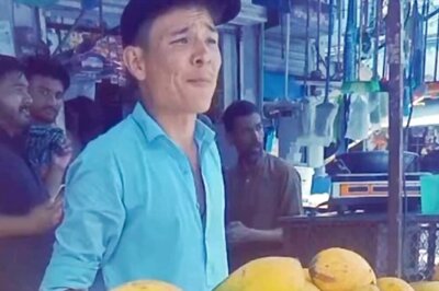 Pakistani Street Vendor Gives Mango Twist To Shakira's Waka Waka
