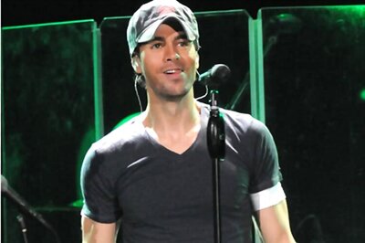 Enrique Iglesias injures himself while performing in Mexico