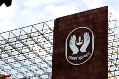 LIC's Looming IPO Weighs on India Insurer Shares, Investors Say