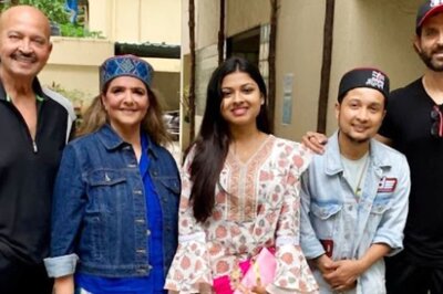 Hrithik Roshan and Family Gift Gold Chain to Indian Idol 12 Fame Pawandeep Rajan, Arunita Kanjilal