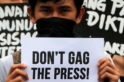 Journalists Protest Philippine Move to Close News Website