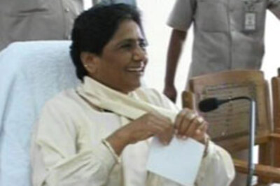 Mayawati targets Gandhis, eyes the national stage