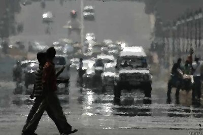 Heat wave sweeps across North India, Delhi sizzles