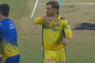 MS Dhoni Teasing Deepak Chahar During CSK vs DC Has IPL Fans 'Hitting' Twitter With Memes