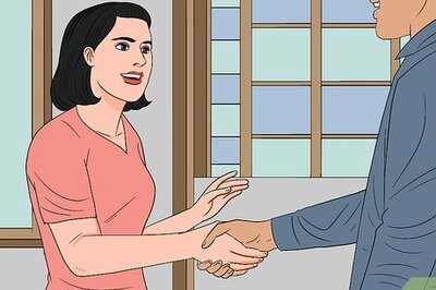How to Be Comfortable Around Strangers