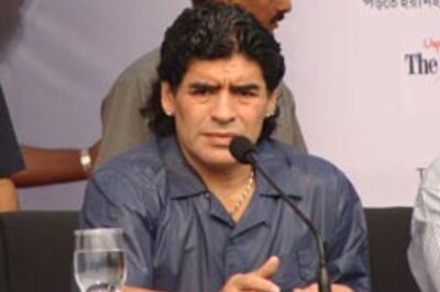 Hola! Kolkata greets football legend Maradona