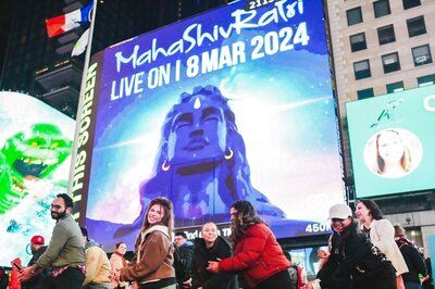 Times Square Lights Up for Mahashivratri with Sadhguru at Adiyogi; New Yorkers Seen Grooving to 'Har Har Mahadev'
