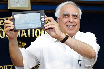 Bahrain school eyeing 600 Aakash tablets