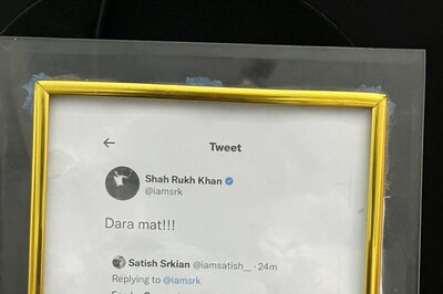 Fan 'Blackmails' Shah Rukh Khan Into Answering His Question on #AskSRK, Frames Actor's Reply Into a Photo