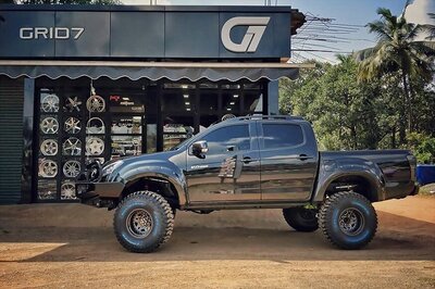 Isuzu D-Max V-Cross Customized to Look like a Monster Truck [Video]
