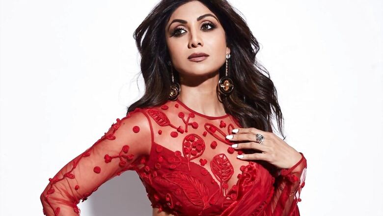 Shilpa Shetty Gets Irritated As Ladies Forcefully Take Selfies With Her, Cops Intervene; Watch Viral Video