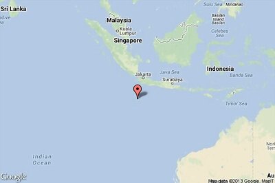 Over 100 rescued after boat sinks in Indian Ocean