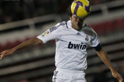 Raul helps Real Madrid to second with 3-0 win