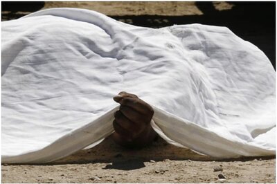 Woman Found Living With Father's Body in Kolkata