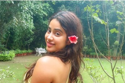 Janhvi Kapoor Joins 'Pooja, What is This Behaviour' Viral Meme on Social Media, Watch Video