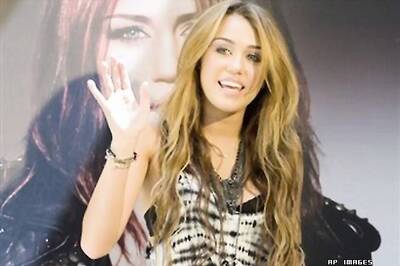 Miley Cyrus, Hemsworth putting their wedding on hold?