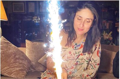 Kareena Kapoor Khan Cuts Wonder Woman Themed Cake on Birthday, Fans Say It's Perfect for Her