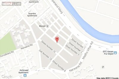 Delhi: To prove love for boyfriend, woman jumps off flyover