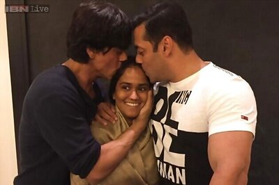 Snapshot: Aww! Shah Rukh Khan and Salman Khan bless Arpita Khan on her sangeet ceremony