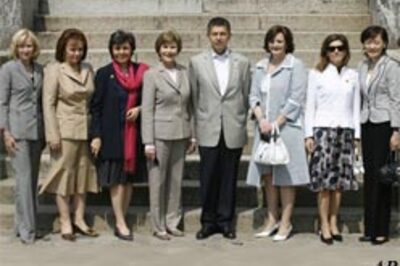 G8 leaders' spouses to hold a 2nd summit
