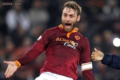 Roma midfielder De Rossi out for a month