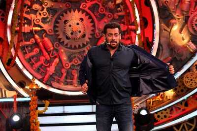 Bigg Boss 12 Promo: Salman Khan Takes On a Professor Avatar to Educate Some Unusual Students