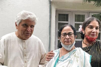 Mamata Banerjee Asks Javed Akhtar to Compose Song on TMC's Poll Slogan 'Khela Hobe'
