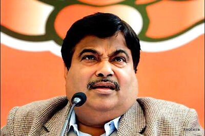 Don't play politics over flood relief, says Gadkari