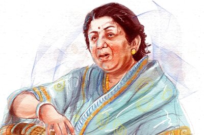 In Pictures: How Lata Mangeshkar Became The Definition Of Elegance And Beauty With Her Bindis And Saris