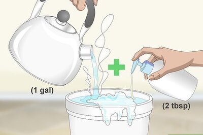 How to Clean an Enamel Bathtub