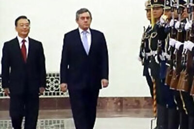Brown begins China trip; aims at trade, finance