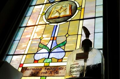 'God Don't Like Stupid': People Protest as US Pastor Holds Church Service Despite Virus Lockdown