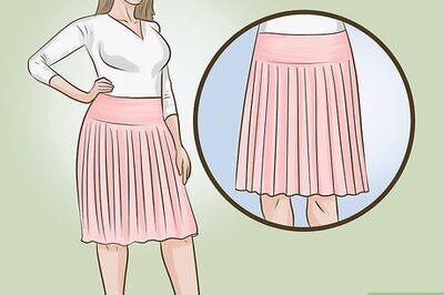 How to Wear a Pleated Skirt