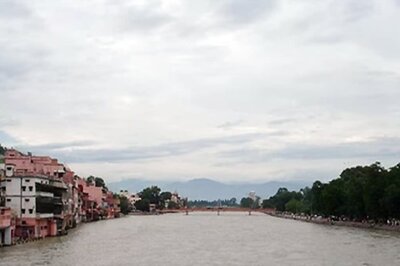 UP Man Dies After Driving Car Into Ganga River With Pregnant Wife in It; Search On