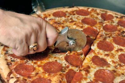 Muslim Man Served 'Pork Pepperoni', Sues Restaurant for $100 million