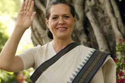 RSS calls Sonia for Golwalkar's honour