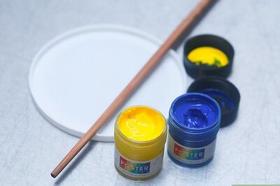 How to Mix Different Shades of Green Paint