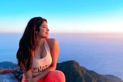 Janhvi Kapoor Looks Stunning as She Enjoys Sunset in the Hills; See Pics