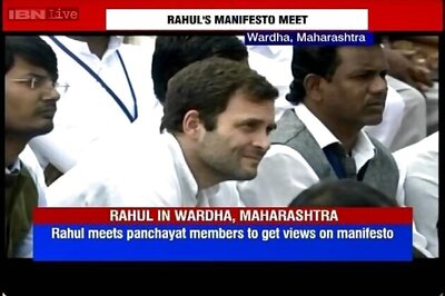 Maharashtra: Rahul meets Panchayat members for manifesto suggestions