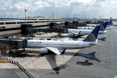 Co-passengers of Man Who Died of Covid-19 on United Flight Not Contacted by CDC; 2 Symptomatic