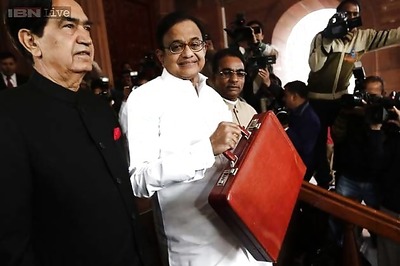 Budget 2014: UPA cuts excise duty, lowers prices, woos voters ahead of polls