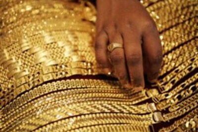 Gold rises, dollar weak against Euro