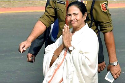 Bengal CM Mamata Banerjee to Stand in Queue to Collect Her Swasthya Sathi Card