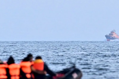 5 Migrants Die Trying to Cross English Channel