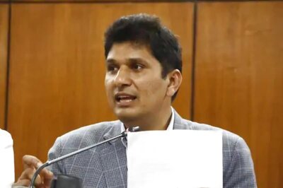 AAP Welcomes SC Move to Monitor Stubble Burning, Hits out at BJP and Cong over Rising Pollution