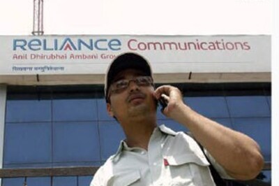 Reliance Comm's Q4 net down 3.3 pc, beats forecast