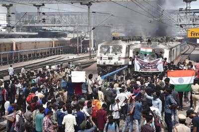 'Agnipath' Protests: Railways Cancels Over 200 Trains Across Country; 7 Trains Affected by Arson